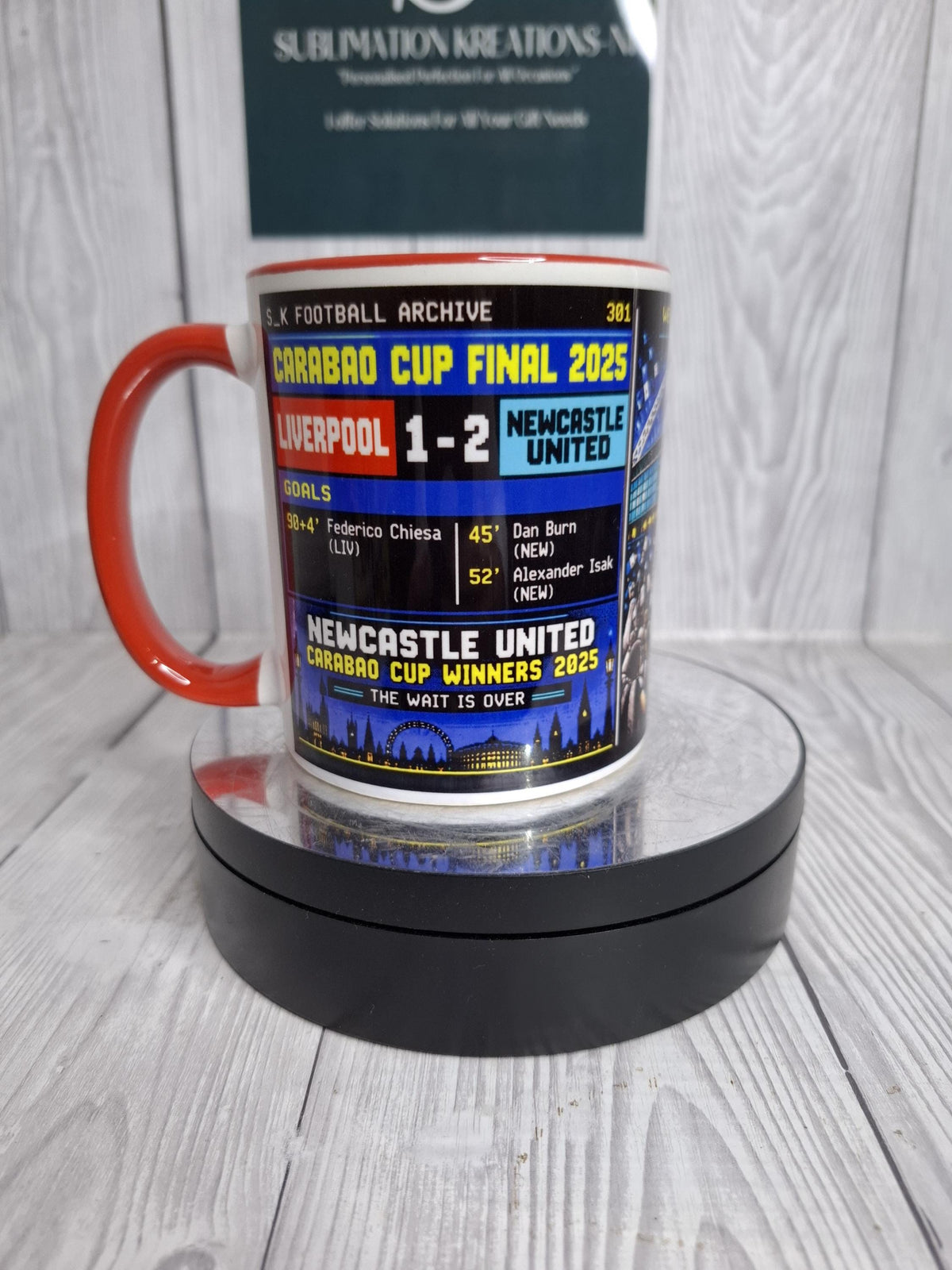 Newcastle United 2025 Cup Final Mug, Retro Scoreboard Design, Red Handle Ceramic