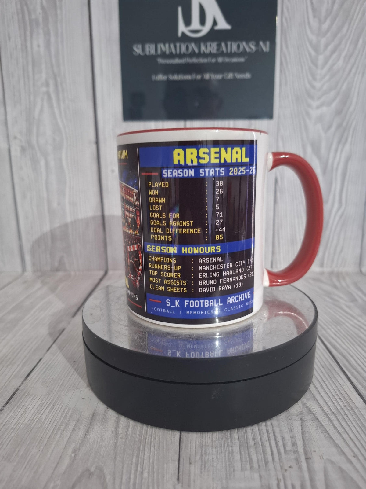 Retro Football Scoreboard Mug, 2025–26 Season Stats Design, Red Handle Ceramic Mug, Football Fan Gift